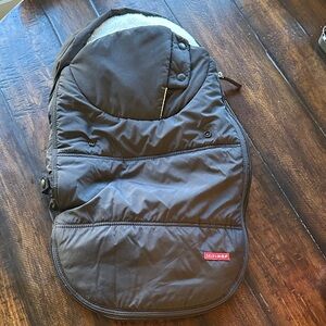 Skip Hop Stroll and Go car seat cover in black, EUC